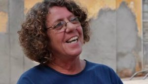 Morre Cristina Buarque, cantora e irmã de Chico Buarque, aos 74 anos