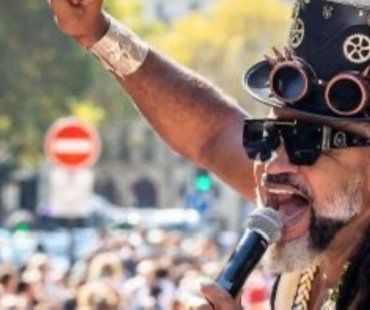 Domingo de pré-carnaval terá Carlinhos Brown na Litorânea