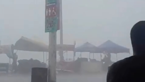 Ventania provoca estragos na Avenida Litorânea, em São Luís