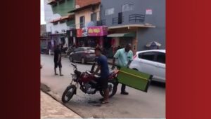 Porta de ônibus cai em plena avenida de São Luís e passageiros se assustam