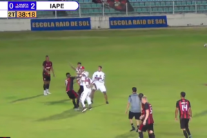 Jogadores do Moto Club são agredidos por torcedores após eliminação