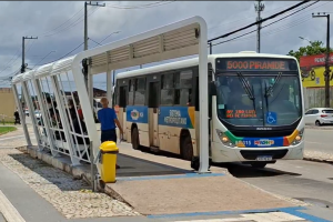 Ônibus urbanos seguem parados pelo 2º dia de greve; semiurbano opera