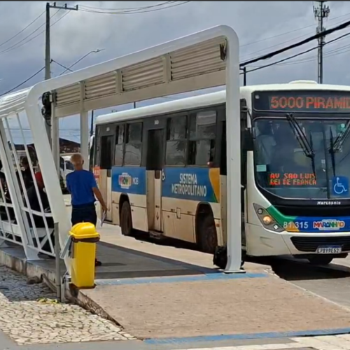 Ônibus urbanos seguem parados pelo 2º dia de greve; semiurbano opera