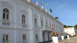 Governador anuncia voucher de transporte por app a pacientes da rede estadual de saúde