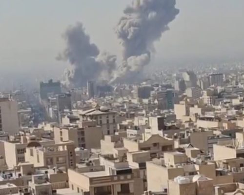 EUA e Israel lançam ataques coordenados contra o Irã