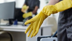 Grupo Side - Insalubridade nos serviços gerais de limpeza como o Grupo Side avalia e capacita - GS2 MKT - Freepik