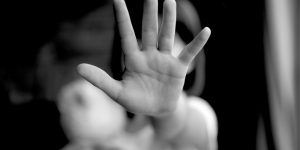 Nova lei reforça proteção a vítimas de estupro de vulnerável no Brasil