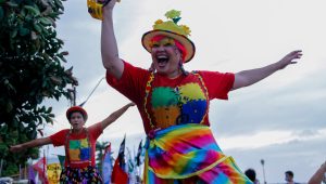 Cortejo circense agita ruas do Centro Histórico de São Luís nesta segunda-feira