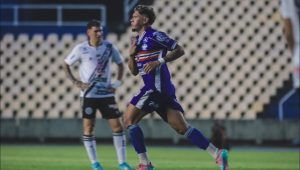 Com gol no último lance, MAC fica a 90 minutos da Série C