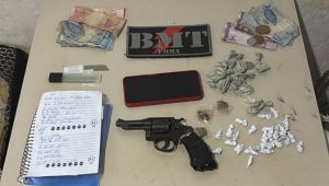 Jovem é preso com mais de trinta pedras de crack na Liberdade, em São Luís