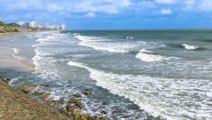 Maioria das praias de São Luís está própria para banho, aponta relatório