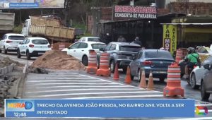 Avenida Edson Brandão volta a ser interditada poucos dias após liberação e causa transtornos no Anil