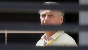 Bolsonaro é preso preventivamente e levado para sede da Polícia Federal