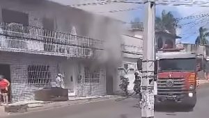 Casa pega fogo no bairro Vinhais, em São Luís