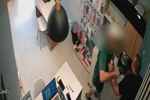 Vídeo: dupla assalta loja de celulares na Cidade Operária, em São Luís
