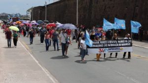 Professores seguem com paralisação em todo Estado