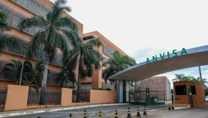 Anvisa proíbe a venda de lote de leite condensado e suplemento no Brasil