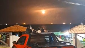 Foguete Hanbit-Nano é lançado e uma explosão é vista no céu, indicando uma falha