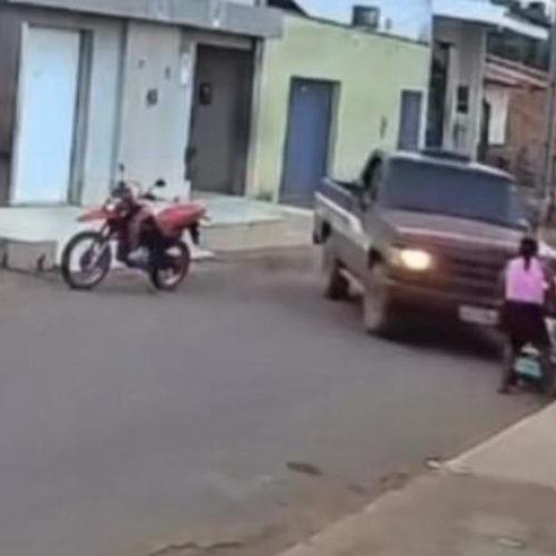 Vídeo: Caminhonete atropela mãe e criança em Gonçalves Dias