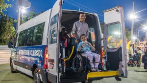 Usuários do Programa Travessia participam do Natal na Vila Encantada