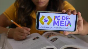 Alunos que entraram ensino médio em 2025 são incluídos no Pé-de-Meia