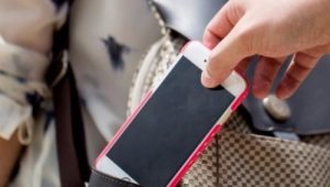 Projeto de lei propõe tipificar furto de celular como crime qualificado