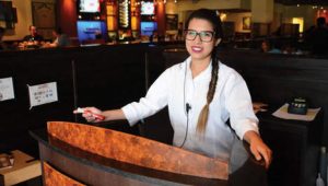 Restaurante abre vaga de emprego para para Recepcionista