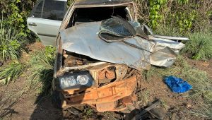 Flagrante na estrada: condutor bêbado dirige em zigue-zage e bate de frente com caminhonete