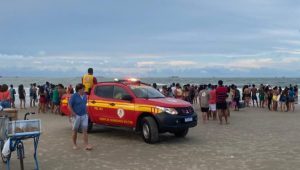 Jovem de 18 anos morre afogado na praia do Calhau