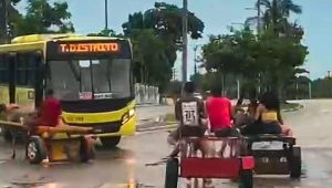 Flagrante: Carroceiros apostam corrida em avenida de São Luís