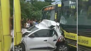Vídeo: Carro é esmagado por dois ônibus em São Luís