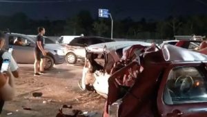 Colisão entre 11 veículos deixa vários feridos na BR-135