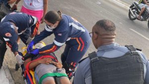 Câmera flagra ciclista sendo atropelado por ônibus no São Francisco