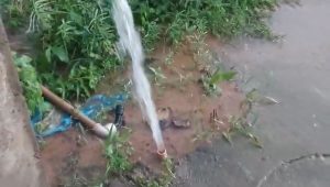 Denúncia: Cano estourado gera desperdício de água no Residencial Cidade Verde 2