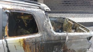 Vídeo: carro pega fogo no bairro Planalto Anil II, em São Luís