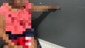 Mãe e padrasto são presos por cometerem agressões contra bebê