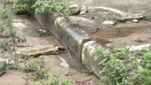 Chuvas levam lixo hospitalar a moradores do bairro Moropóia, em São José de Ribamar