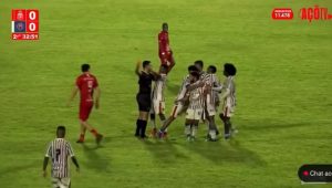 Vídeo: confusão entre juiz e jogadores marca partida entre Imperatriz e MAC
