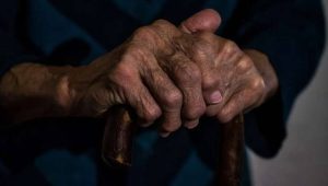 Câmara aprova proposta que aumenta pena para injúria racial contra mulheres e idosos