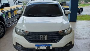 PRF apreende caminhonete roubada em São Luís