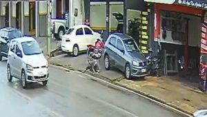 Vídeo mostra o momento em que assaltante é baleado e morto por policial à paisana na Curva do 90