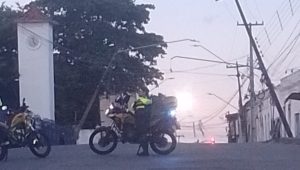 Caminhão derruba postes e causa transtornos no trânsito em São Luís