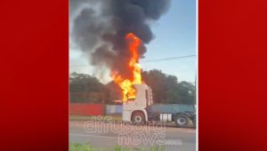 Carreta pega fogo na BR-135 e fica totalmente destruída