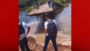 Vídeo: ponte desaba quando estudantes esperavam ônibus para ir à escola em Santa Inês
