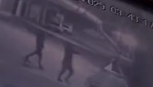 Homem é preso por furto de portão e dono de sucatão autuado por receptação