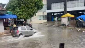 Chuva alaga Mercado Central em São Luís