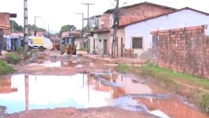Moradores denunciam péssimas condições no bairro Jardim Tropical
