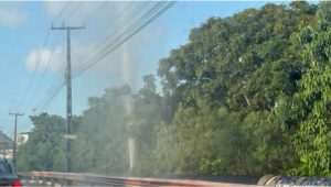 Vídeo: adutora se rompe e causa vazamento na Avenida dos Portugueses