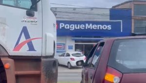 Dois acidentes com caçambas causam engarrafamento na MA-203