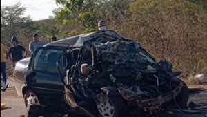 Vídeo: batida entre caminhão e carro de passeio deixa três mortos e um ferido em Itapecuru-Mirim